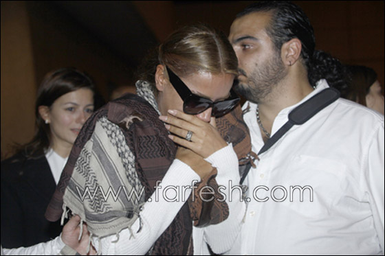 بالأبيض استقبلوه وبالدموع ودعوه.. جثمان سعادة يصل بيروت صورة رقم 19 بالأبيض استقبلوه وبالدموع ودعوه.. جثمان سعادة يصل بيروت صورة رقم 19