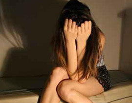 طبيبة يمنية تتخلى عن مهنتها وتمتهن الفجور بسبب اغتصابها! صورة رقم 1 طبيبة يمنية تتخلى عن مهنتها وتمتهن الفجور بسبب اغتصابها! صورة رقم 1