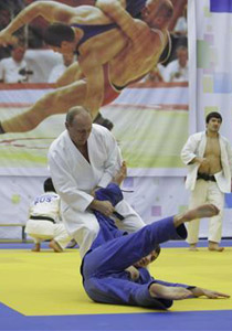 مدرب الجودو لبوتين: حرك فخذيك وادفع بهما الى الامام صورة رقم 1 مدرب الجودو لبوتين: حرك فخذيك وادفع بهما الى الامام صورة رقم 1