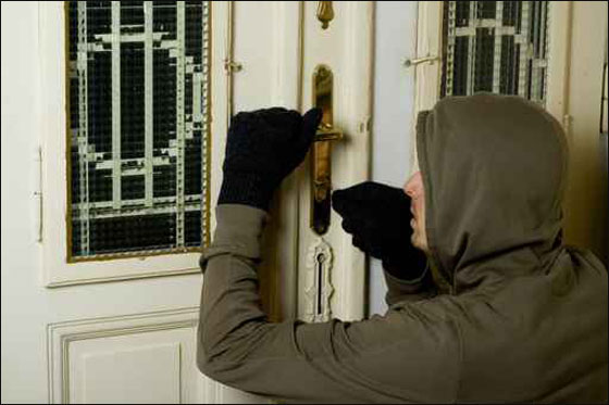 لص حاول الهرب بعد سرقته.. فسقط من الدور السادس! صورة رقم 1