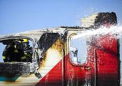 100 مصاب في اشتعال النار بقطار سافر من حيفا إلى تل أبيب صورة رقم 1