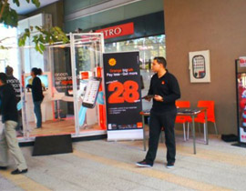 بالسنة الجديدة والميلاد كمان أنت بطلعلك سمارتفون لأنك بتستاهل صورة رقم 2 بالسنة الجديدة والميلاد كمان أنت بطلعلك سمارتفون لأنك بتستاهل صورة رقم 2