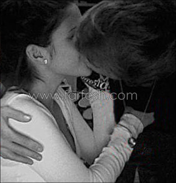 جاستن بيبر وسيلينا غوميز يتبادلون القبل الحارة صورة رقم 2 جاستن بيبر وسيلينا غوميز يتبادلون القبل الحارة صورة رقم 2