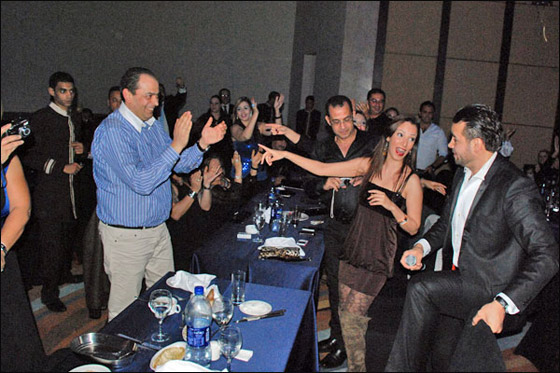 في ليلة رأس السنة.. سامو زين ينافس دينا في الرقص! صورة رقم 4 في ليلة رأس السنة.. سامو زين ينافس دينا في الرقص! صورة رقم 4