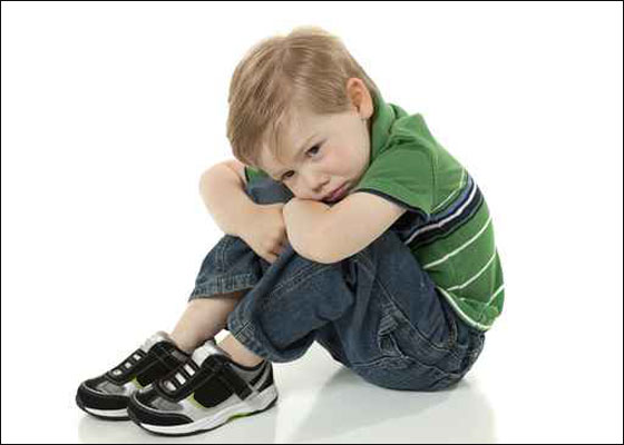 طفل يقضي عدة ايام بجوار امه المتوفية ظنا منه انها نائمة! صورة رقم 1