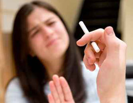 اسبانيا: قانون حظر التدخين يتسبب بـ16 غرزة في راس اسباني! صورة رقم 1