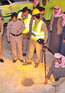 السعودية: فشل 5 فرق من الدفاع المدني في انقاذ فتاة من البئر! صورة رقم 1 السعودية: فشل 5 فرق من الدفاع المدني في انقاذ فتاة من البئر! صورة رقم 1