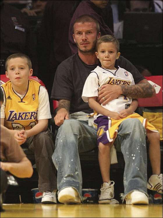 من سبق الآخر في قائمة أكثر الرجال وسامة، بيكهام الأب أم الإبن؟ صورة رقم 1