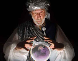 ماليزي يهجر زوجته وطفليه خوفاً من جلب 