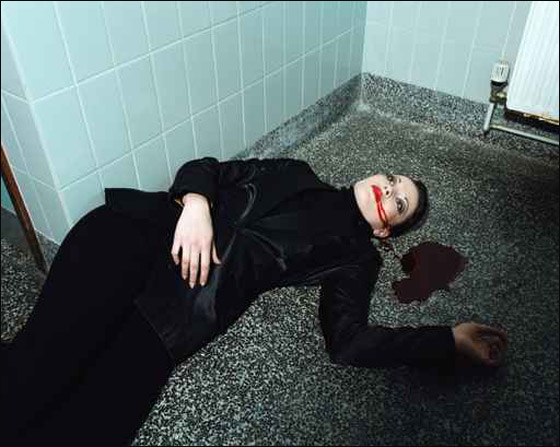 نوبة غضب دفعتها لقتل طفليها والانتحار! صورة رقم 1