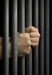 مدير سجن وقع في غرام سجينة.. فأوقف عن العمل 3 اشهر! صورة رقم 1