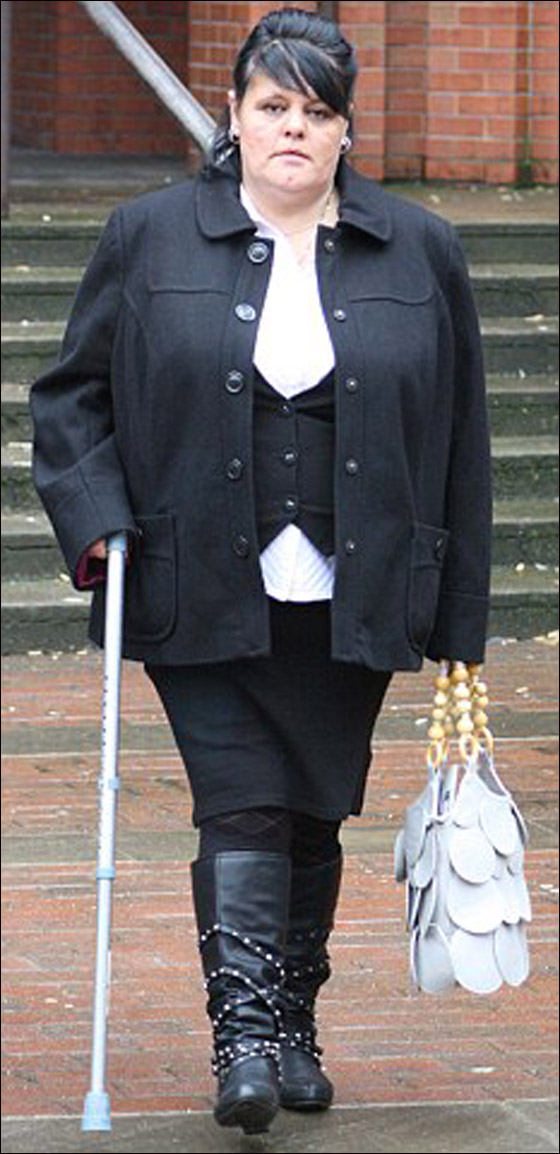 قضمت اذن عشيقها وبصقتها لاطعام كلبها.. والسبب هو الغيرة!! صورة رقم 3 قضمت اذن عشيقها وبصقتها لاطعام كلبها.. والسبب هو الغيرة!! صورة رقم 3