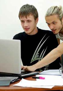 قمة الحقارة: فسخت خطوبتهما فنشر لها صور اباحية! صورة رقم 1