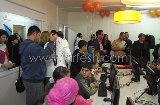  Orange تفتتح اول مركز اتصالات جماهيري لها بطمرة  صورة رقم 4