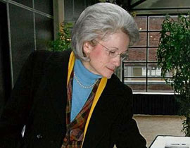 طبيبة اتهمت بالقتل عمدا لـ13 مريض تحت اشرافها.. فانتحرت! صورة رقم 1 طبيبة اتهمت بالقتل عمدا لـ13 مريض تحت اشرافها.. فانتحرت! صورة رقم 1