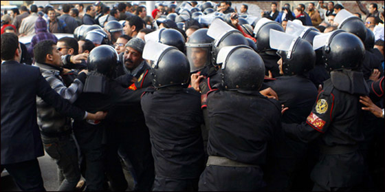3 قتلى و 150 جريحا حصيلة التظاهرات في مصر!  صورة رقم 5