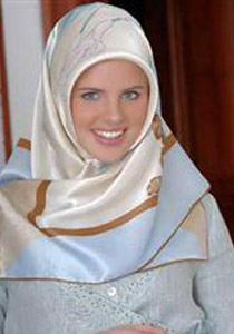 عارضة ازياء فرنسية مغرية تتحول الى.. ممرضة مسلمة!!! صورة رقم 1