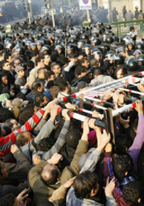 استمرار الصدامات في مصر مع وصول البرادعي الى القاهرة! صورة رقم 2