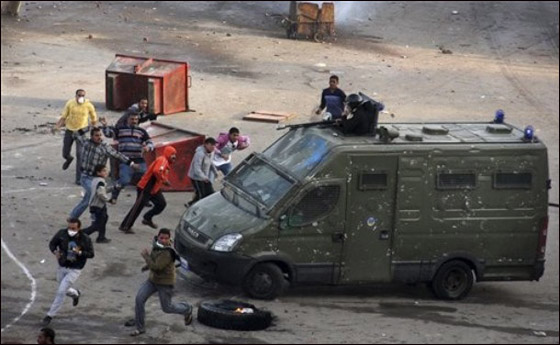 متظاهرون يتجهون نحو القصر الرئاسي بالقاهرة ومظاهرات في الأردن صورة رقم 4 متظاهرون يتجهون نحو القصر الرئاسي بالقاهرة ومظاهرات في الأردن صورة رقم 4