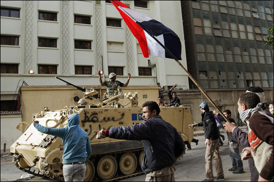 عمال مصنع السويس للصلب يعلنون الإضراب حتى تنحي مبارك    صورة رقم 6