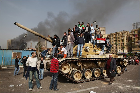 عمال مصنع السويس للصلب يعلنون الإضراب حتى تنحي مبارك    صورة رقم 4