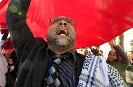 عمليات نهب وغياب الأمن في مصر وعشرات الجثث في المستشفيات صورة رقم 4