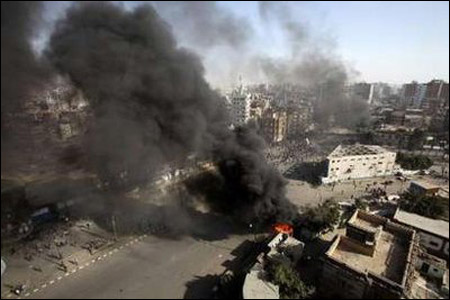 عمليات نهب وغياب الأمن في مصر وعشرات الجثث في المستشفيات صورة رقم 3