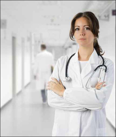 سعودي يندفع فرحا لتقبيل طبيبة بشّرته بمولود ذكر.. ثم يعتذر! صورة رقم 1 سعودي يندفع فرحا لتقبيل طبيبة بشّرته بمولود ذكر.. ثم يعتذر! صورة رقم 1