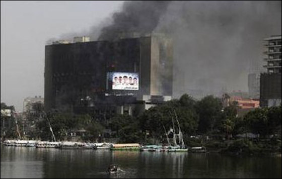 مبارك يكلف رئيس الوزراء الجديد ببدء الحوار مع المعارضة صورة رقم 3