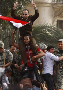 مبارك يكلف رئيس الوزراء الجديد ببدء الحوار مع المعارضة صورة رقم 1