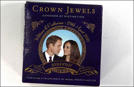 واقيات ذكرية كتذكار لزفاف الامير وليام ولعلاقة ممنوعة ملكية!  صورة رقم 1