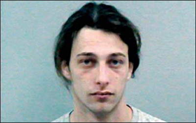 سخروا من رائحته الكريهة.. فقتل أحدهم واصاب 3 آخرون! صورة رقم 1