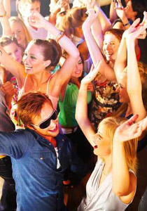 في رأس السنة بالكويت.. اعتقال 140 شخص في حفلات ماجنة! صورة رقم 1