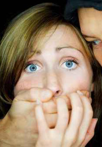 3 كويتيون.. قيدوا الزوج واغتصبوا زوجته وصديقتها!! صورة رقم 1 3 كويتيون.. قيدوا الزوج واغتصبوا زوجته وصديقتها!! صورة رقم 1