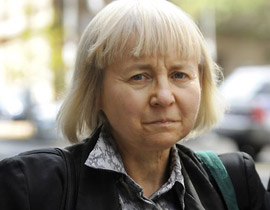 تركت والدتها تحتضر منزوعة في المطبخ.. لأنها تكره الأطباء!! صورة رقم 1