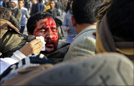 تجدد المواجهات بميدان التحرير مع الاستعداد لجمعة الرحيل  صورة رقم 3