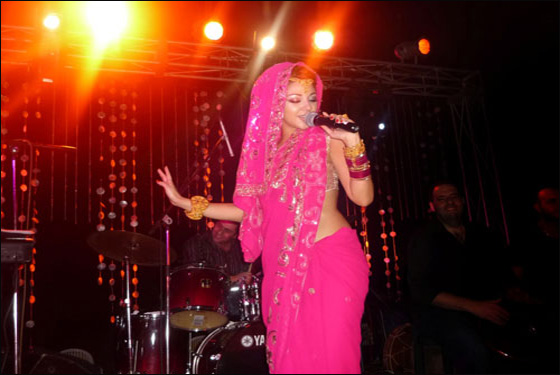 بالصور.. ميريام فارس تحيي عرسا خاصا في الهند بزي الساري! صورة رقم 5 بالصور.. ميريام فارس تحيي عرسا خاصا في الهند بزي الساري! صورة رقم 5