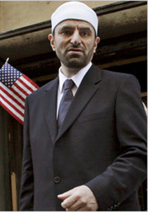 إمام مشروع المركز الإسلامي ينتقد المثليين ويستقيل من منصبه صورة رقم 1