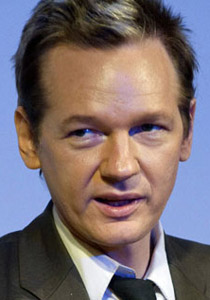 والدة أسانج تطالب رئيسة الوزراء الأسترالية بالاعتذار من ابنها صورة رقم 2