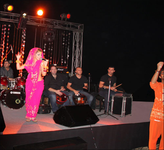 بالصور.. ميريام فارس تحيي عرسا خاصا في الهند بزي الساري! صورة رقم 3 بالصور.. ميريام فارس تحيي عرسا خاصا في الهند بزي الساري! صورة رقم 3