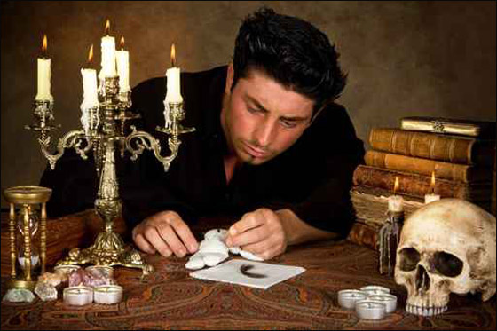 مدمن مخدرات يقتل طفله بعد أن حاول أكله في جلسة شعوذة! صورة رقم 1