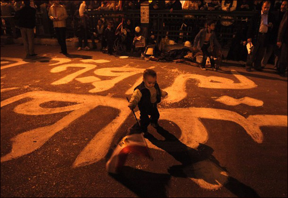 استمرار التظاهرات في القاهرة والمطالبة بتنحي الرئيس مبارك صورة رقم 5