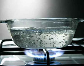 وضع صورته على فيس بوك.. فاحرقت زوجته وجهه بالماء المغلي صورة رقم 1