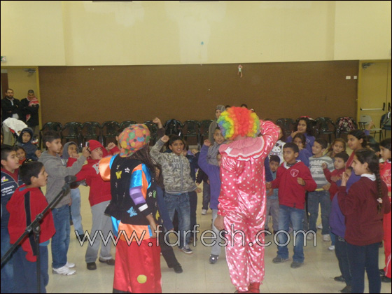 كوكو ريكو من جراند كنيون يزور أطفال بير المكسور  صورة رقم 3