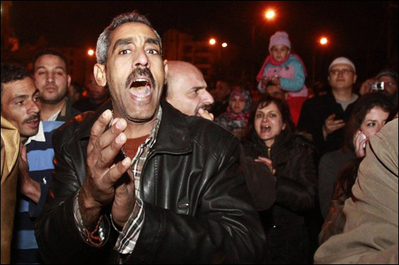 بالصور.. العرب يعبرون عن مشاعرهم بعد تنحي مبارك  صورة رقم 1