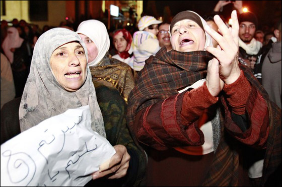 بالصور.. العرب يعبرون عن مشاعرهم بعد تنحي مبارك  صورة رقم 23