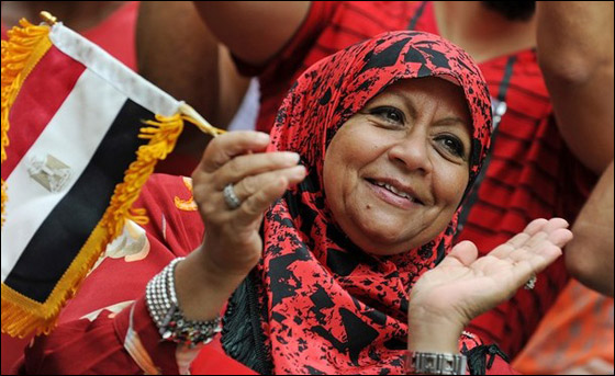 بالصور.. العرب يعبرون عن مشاعرهم بعد تنحي مبارك  صورة رقم 25