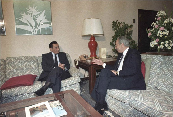 مبارك دخل في غيبوبة كاملة ويرفض تلقي العلاج! صورة رقم 3 مبارك دخل في غيبوبة كاملة ويرفض تلقي العلاج! صورة رقم 3