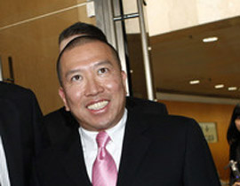 عشيق اغنى امراة في اسيا يخسر دعوى قدمها للحصول على مالها! صورة رقم 1