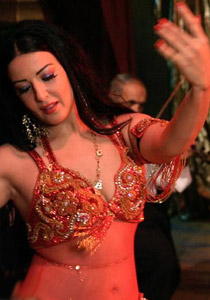 الحب الأول في حياة النجمات.. بين الذكرى الجميلة والفشل!  صورة رقم 1